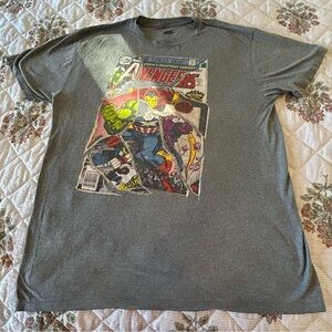 Marvel Avengers T-Shirt Size XL Gray Retro Comic Book Graphic Short Sleeve Mens
